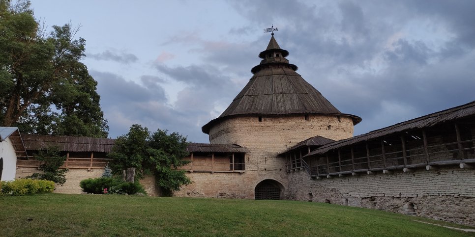 Покровская башня фото Покровская башня псковского кремля снова открывается для посетителей