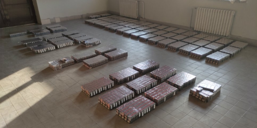 На российско-эстонской границе сотрудники таможни обнаружили тайник с сигаретами - 2021-06-12 09:02:00 - 1