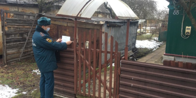 Противопожарный рейд провели сотрудники МЧС в Великих Луках - 2021-03-04 17:36:00 - 1