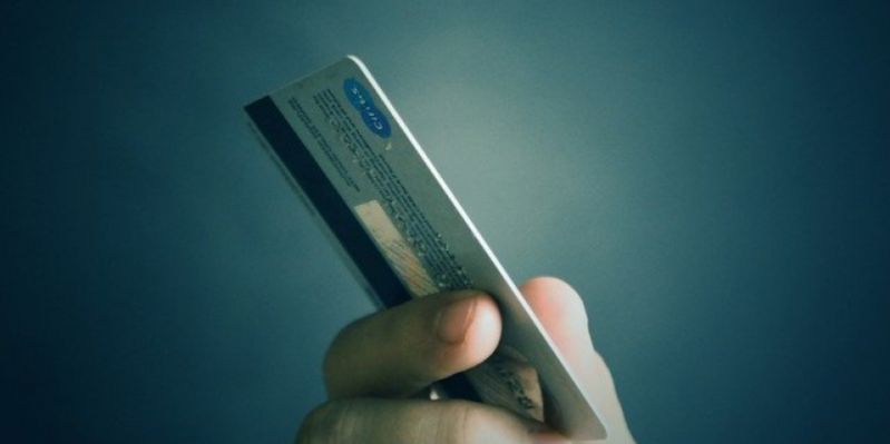 В Великих Луках раскрыта кража денег с банковской карты - 2021-03-02 15:06:00 - 1