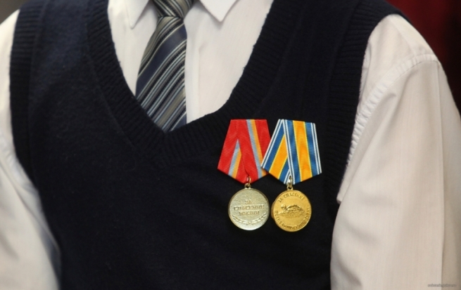 Медали «За спасение жизни» вручили в Пскове трём подросткам, в их числе - спасители девочки из Великих Лук - 2018-11-16 14:12:00 - 1