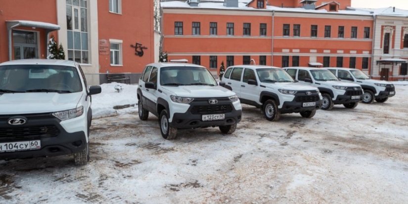 Ключи от служебных автомобилей вручили Главам сельских поселений региона - 2021-12-07 10:05:00 - 1