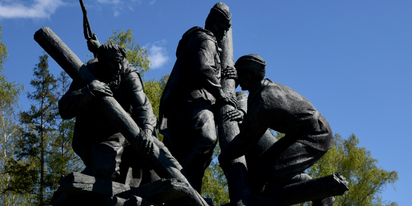 В преддверии Дня Победы дорожники почтили память павших героев - 2023-05-07 19:00:00 - 1