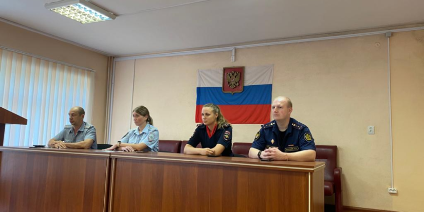 Великолукские полицейские встретились с водителями - 2023-08-18 14:35:00 - 1