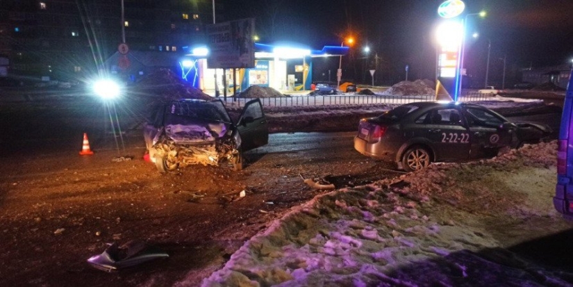 Шесть человек пострадали в ДТП в Великих Луках - 2022-12-27 15:05:00 - 1