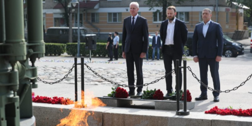 Максим Орешкин и Михаил Ведерников почтили память павших в борьбе с нацизмом - 2023-06-22 14:35:00 - 1