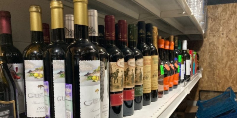 В Великих Луках изъяли из незаконного оборота партию спиртных напитков - 2021-11-19 14:35:00 - 1