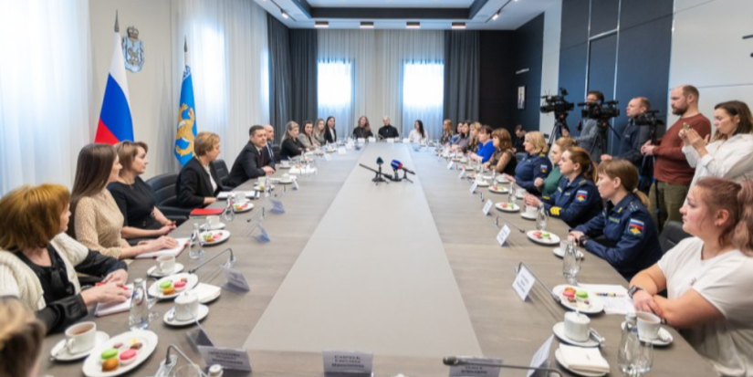 Михаил Ведерников провел встречу с женсоветом Псковского гарнизона - 2023-03-07 08:35:00 - 1