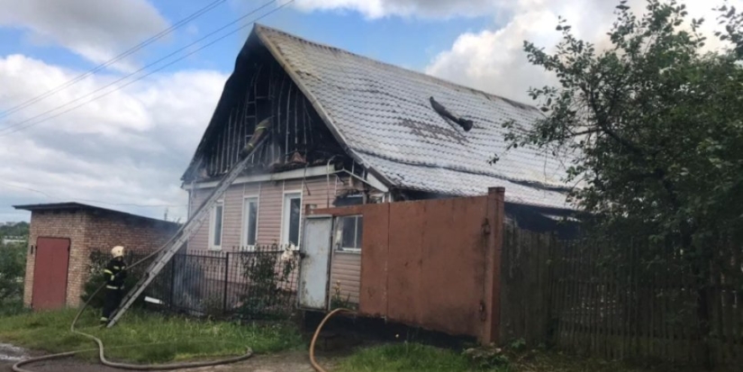 В Великих Луках мужчина свел счеты с жизнью после поджога своего дома - 2021-06-15 12:56:00 - 1