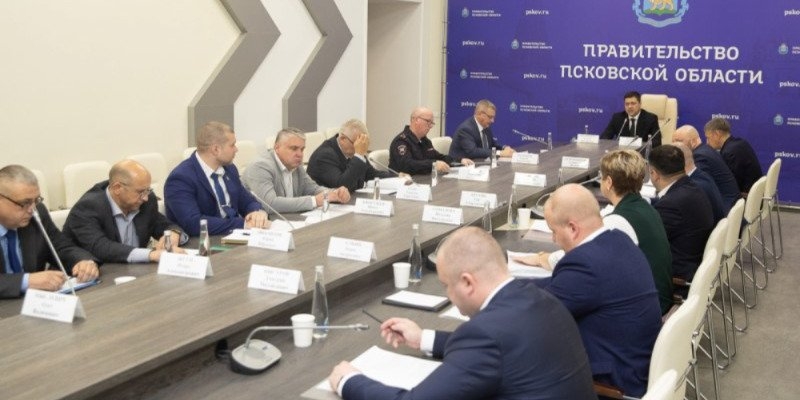 В администрации Псковской области обсудили дорожную обстановку в регионе - 2022-10-17 09:05:00 - 1