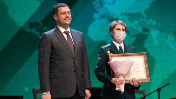 Губернатор наградил специалистов Псковской таможни - 2021-05-21 14:36:00 - 1