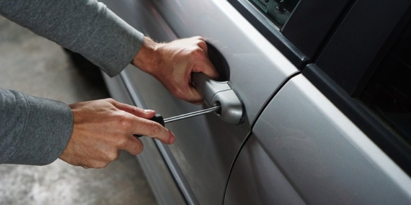 Житель Новосокольников попытался угнать два автомобиля - 2021-03-26 12:13:00 - 1