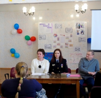 День правовых знаний прошел в Великих Луках - 2018-11-22 08:03:00 - 1