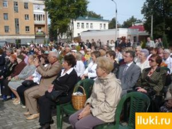 Великолукская библиотека приглашает на праздничную программу «С книгой через века» - 2018-08-25 10:53:00 - 1