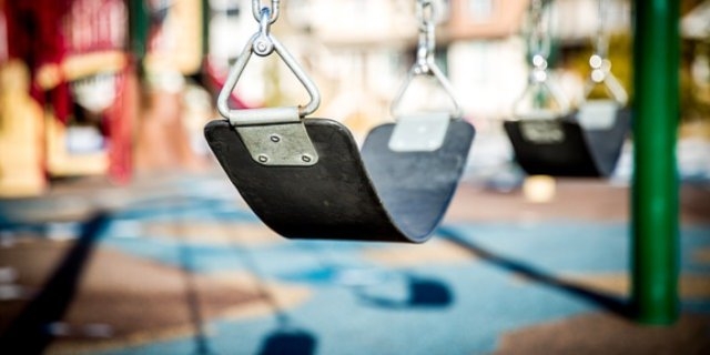 По требованию прокуратуры Плюсского района отремонтирована дет-ская площадка - 2021-06-09 14:13:00 - 1