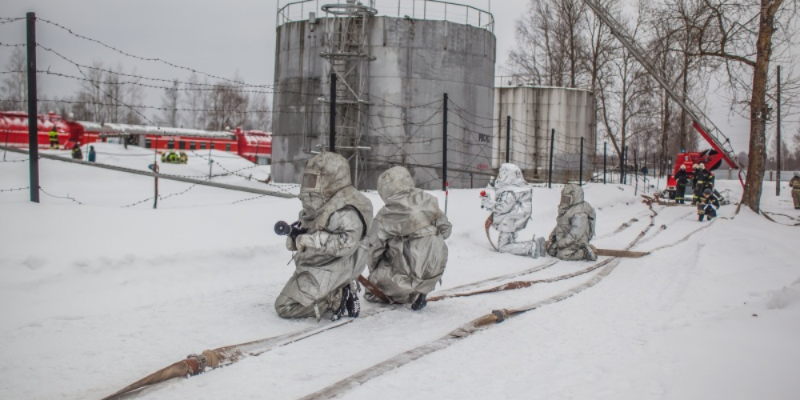 Псковские пожарные провели учения на топливной базе - 2021-02-18 16:48:00 - 1