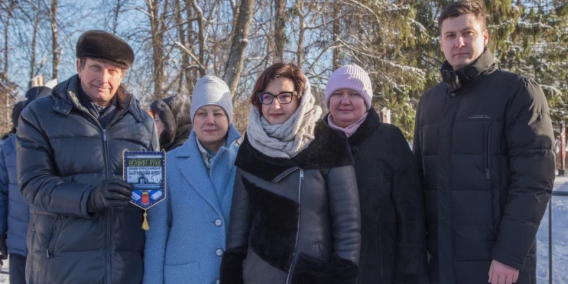 Великим Лукам передан вымпел от личного состава подводной лодки - 2024-01-19 16:05:00 - 1