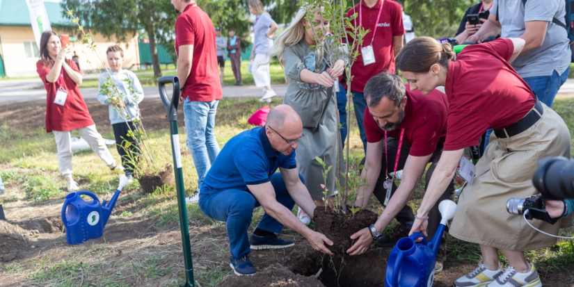 Аллею семейных ценностей заложили участники 2-го форума «Истоки» - 2023-07-10 08:35:00 - 1