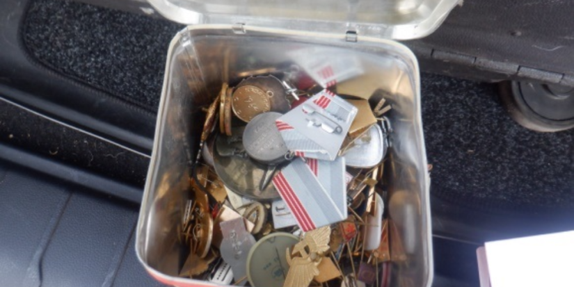 Псковские таможенники не позволили вывезти нагрудные знаки и медали в Эстонию - 2023-01-26 15:35:00 - 1