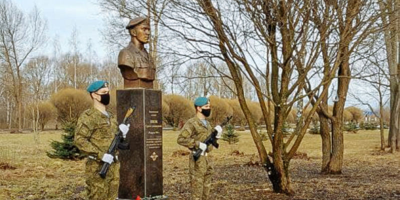 В Великих Луках почтили память 6-й роты - 2021-03-01 12:32:00 - 1