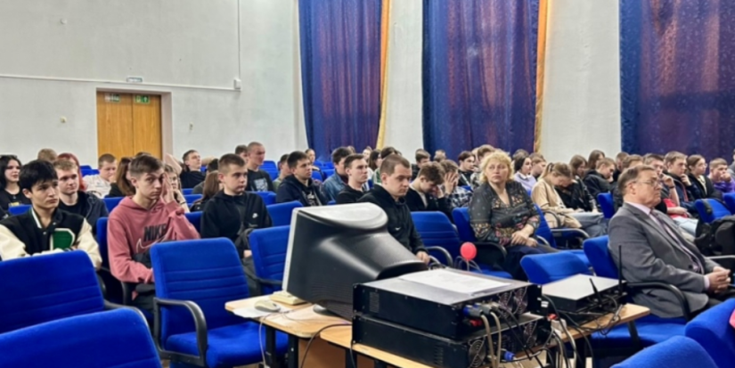 Полицейские провели встречу с великолукскими студентами - 2024-04-10 09:35:00 - 1