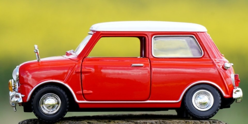 Великолучан просят убрать припаркованные автомобили на улице Толстого - 2021-09-07 09:37:00 - 1