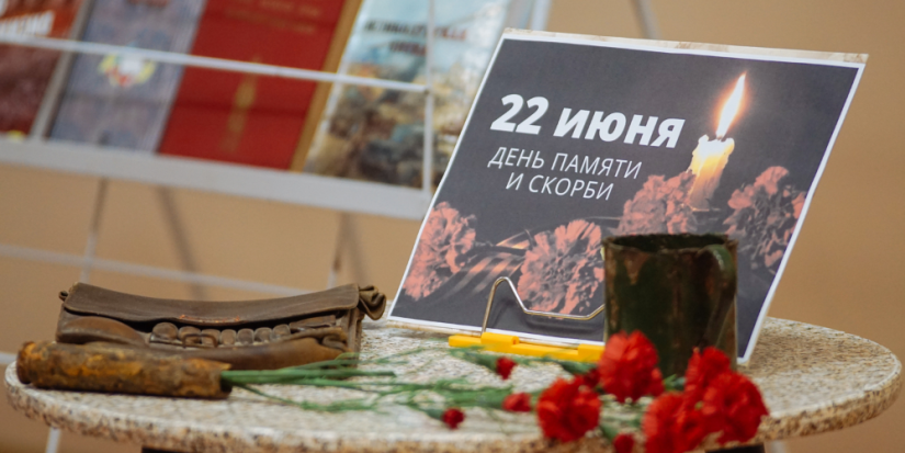 Урок мужества провели в центральной библиотеке Великих Лук - 2023-06-21 12:40:00 - 1