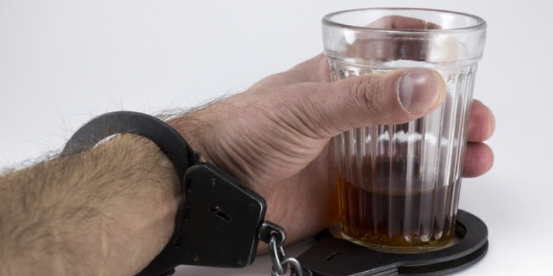 В Пскове мужчина попытался украсть из магазина 5 бутылок виски и бутылку коньяка - 2021-03-03 14:10:00 - 1