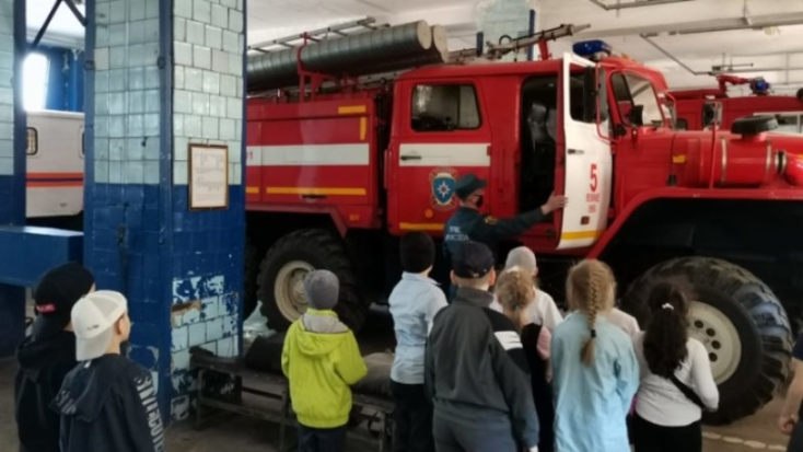 В пожарно - спасательных частях города Великие Луки прошел день открытых дверей - 2021-05-13 09:56:00 - 1