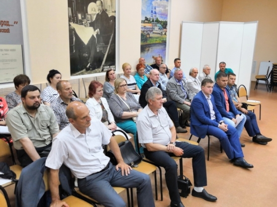 Дискуссию по изменениям в пенсионной системе провели единороссы в Великих Луках - 2018-07-22 19:03:00 - 1