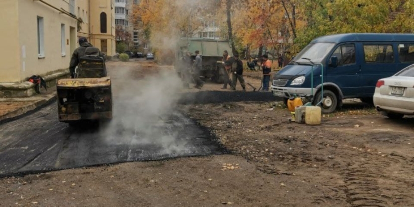 В Великих Луках ремонтируют двор на проспекте Гагарина - 2021-10-13 14:05:00 - 1