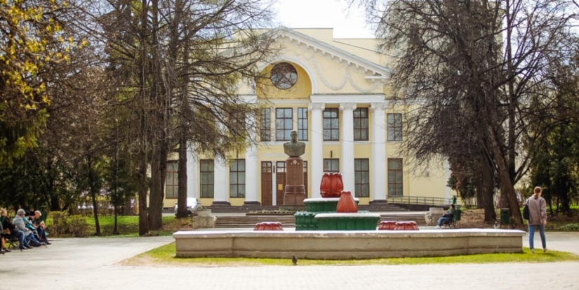 С 22 по 26 августа в Великих Луках будет проходить ярмарка «Школьный базар» - 2022-08-19 12:35:00 - 1