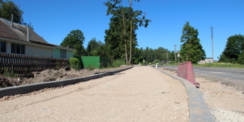В деревне Писковичи идет капитальный ремонт тротуаров - 2021-06-16 15:13:00 - 1