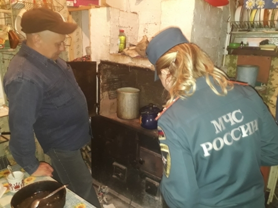 В Великих Луках проведены «противопожарные беседы» (ФОТО) - 2018-10-13 16:16:00 - 1