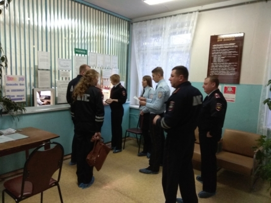 Великолукские полицейские сдавали кровь для пострадавших в ДТП - 2018-11-16 14:46:00 - 1