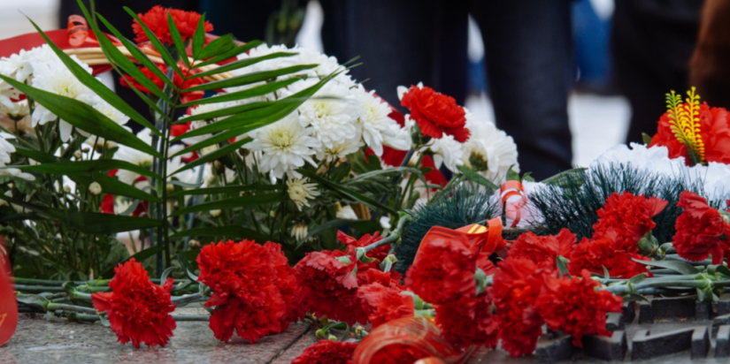 В Великих Луках прошел митинг, посвященный Дню защитника Отечества - 2021-02-23 15:00:00 - 1