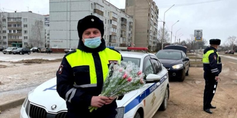Великолукские полицейские посетили многодетные семьи - 2022-03-05 10:35:00 - 1