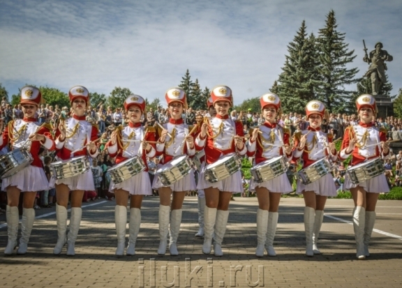 Великие Луки принимают Международный фестиваль мажореток - 2018-08-26 15:53:00 - 1