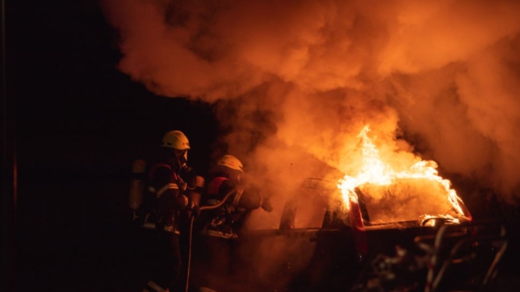 В Великих Луках подожгли автомобиль - 2021-04-28 12:04:14 - 1