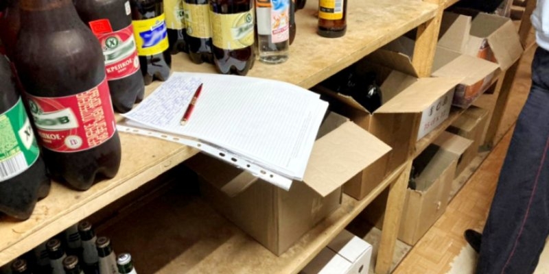 В Великих Луках из незаконной продажи изъята крупная партия алкоголя - 2021-07-16 11:56:01 - 1