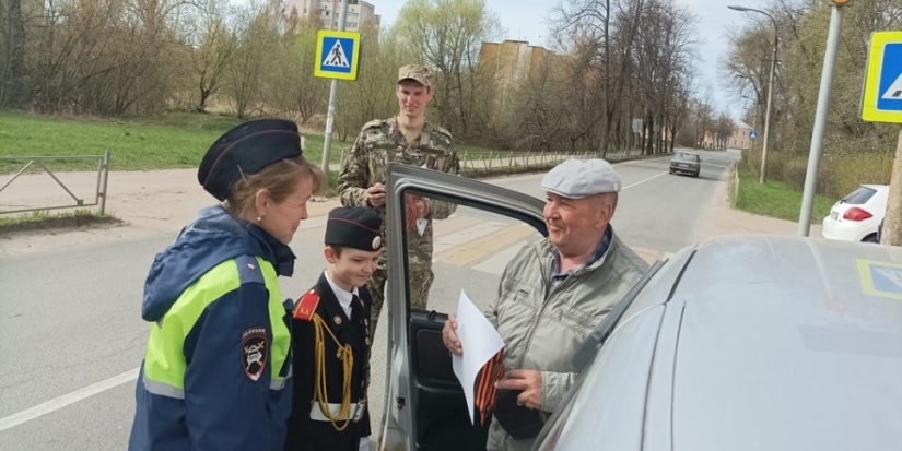 Акция «Помним! Гордимся!» прошла в Великих Луках - 2022-05-05 13:35:00 - 1