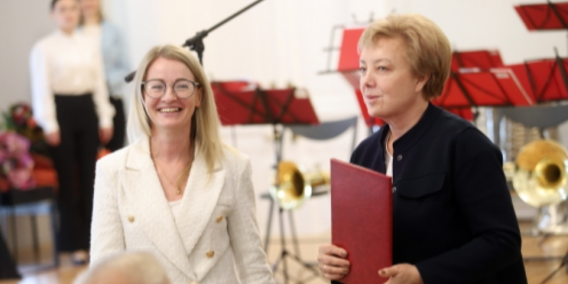 Социальных работников Псковской области наградили грамотами и благодарностями - 2023-06-08 08:35:00 - 1