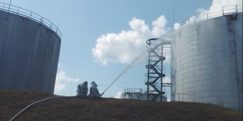 На Великолукской нефтебазе прошло учение по тушению пожара - 2021-07-15 15:12:00 - 1