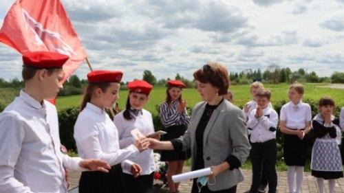 Юных жителей Великолукского района посвятили в ряды юнармейцев - 2021-06-01 09:36:00 - 1