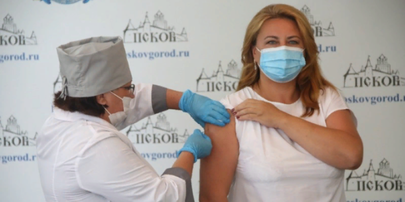 Выездная вакцинация прошла в Псковской городской Думе - 2021-07-13 10:13:00 - 1
