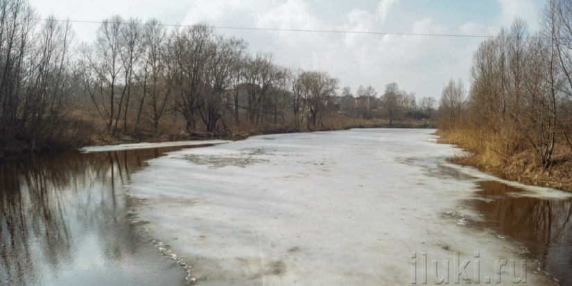 В Великих Луках откачивают воду с затопленных участков - 2023-03-28 10:35:00 - 1