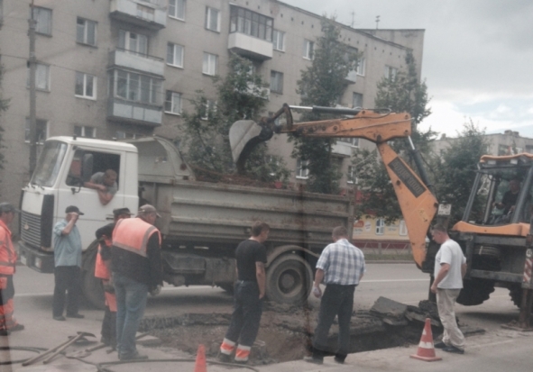 На проспекте Гагарина дорожные пробки из-за ремонта (ФОТО) - 2018-07-26 14:26:00 - 1