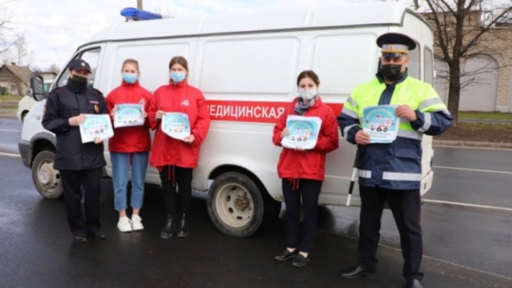 В Пскове сотрудники ГИБДД провели акцию «Дорогу скорой!» - 2021-04-29 10:56:00 - 1