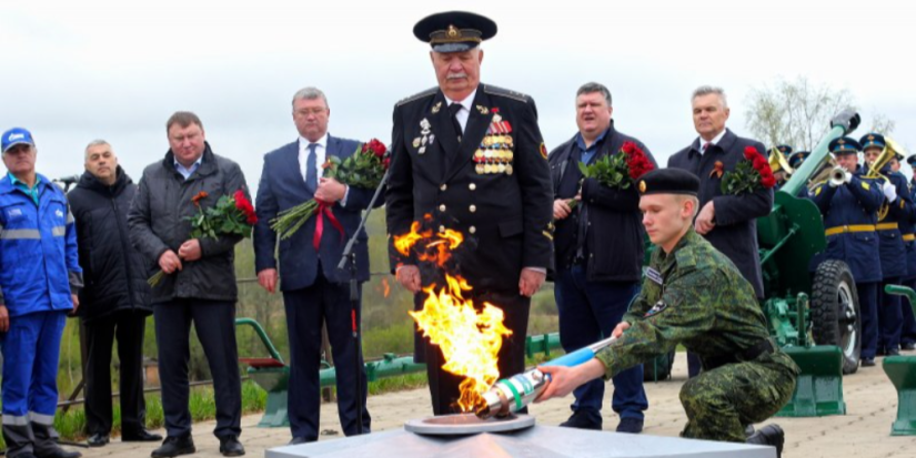 Вечный огонь зажжен в Дедовичах на мемориале «Партизанская слава» - 2023-04-28 08:35:00 - 1