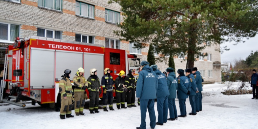 В Псковском агротехническом колледже прошли пожарно-тактические учения - 2023-11-24 13:05:00 - 1